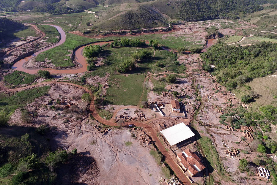 PARACATU 1 PARACATU/MG - 19/10/2016 - EMBARGADO / ESPECIAL / PARACATU - Vista do que sobrou do Distrito de Paracatu, que foi destruido pelo rejeito de lama da Mineradora Samarco. FOTO: MÃRCIO FERNANDES/ESTADÃƒO